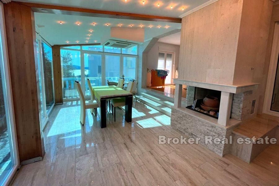 Przestronny trzypokojowy apartament z widokiem na morze