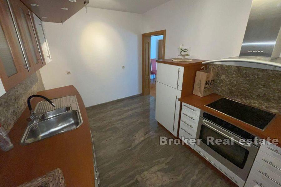 Przestronny trzypokojowy apartament z widokiem na morze