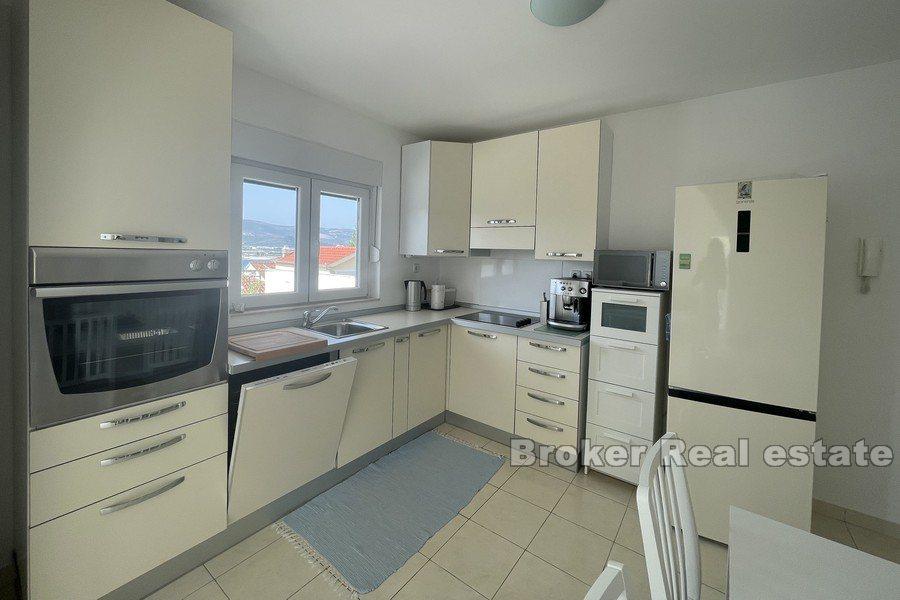 Nowoczesny apartament z dwiema sypialniami i widokiem na morze