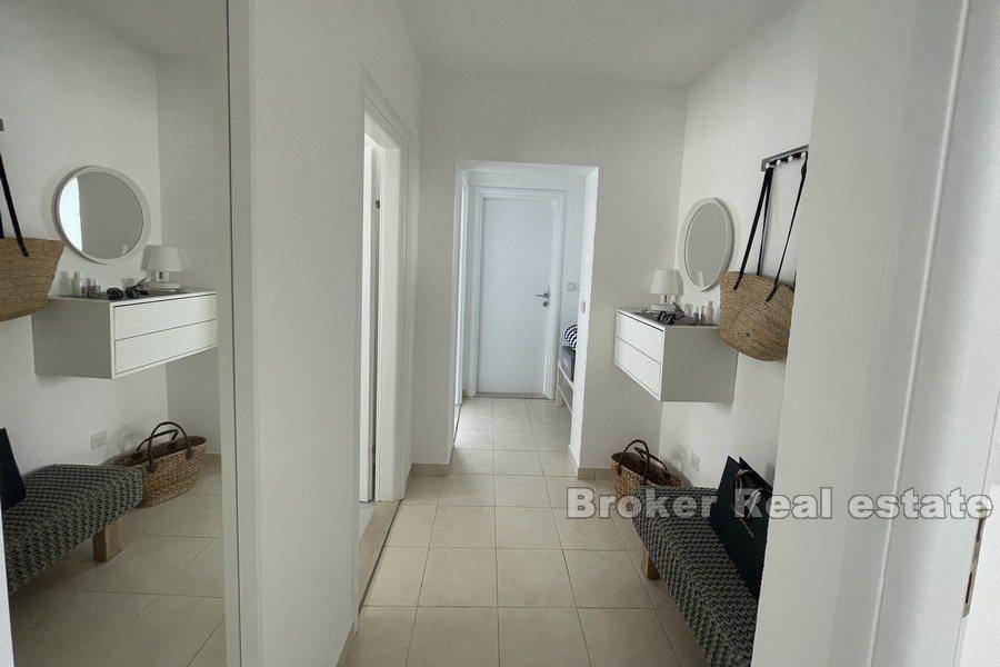 Nowoczesny apartament z dwiema sypialniami i widokiem na morze