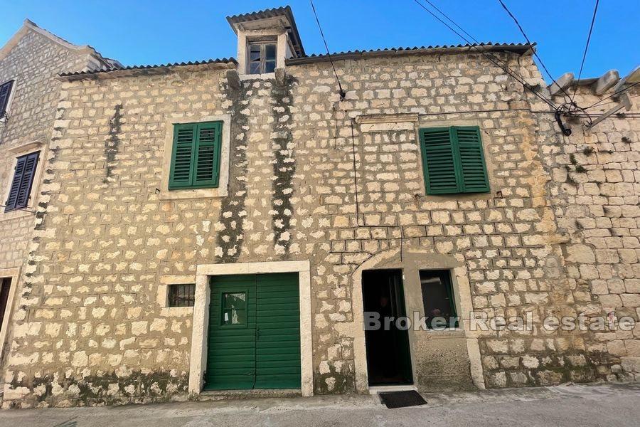 Steinhaus mit Meerblick