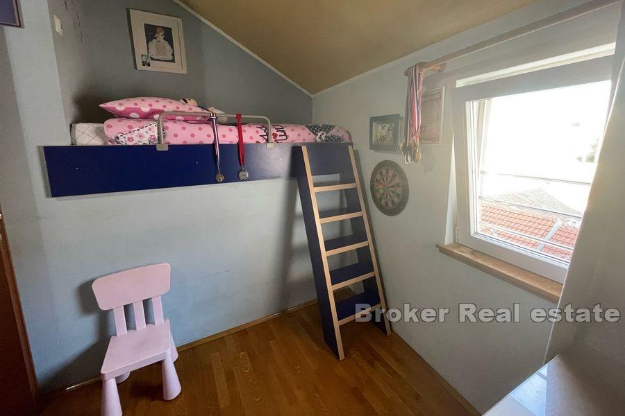 Manuš, Wohnung mit drei Schlafzimmern