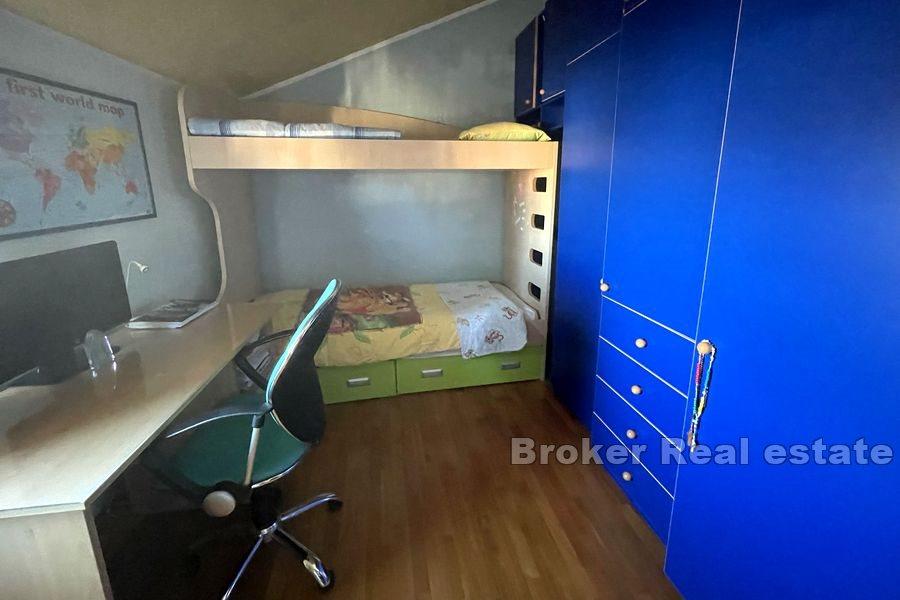 Manuš, Wohnung mit drei Schlafzimmern