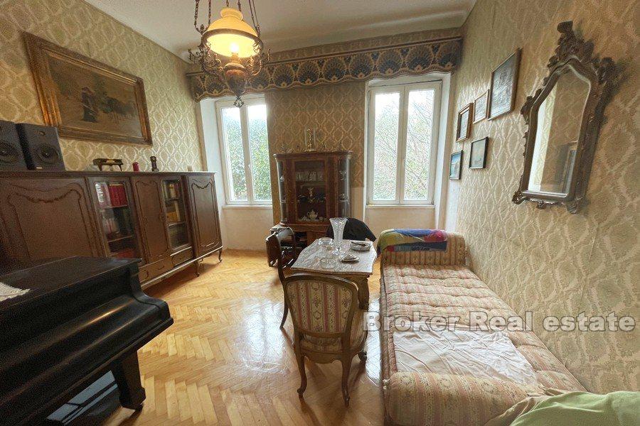 Lučac, tre-roms leilighet i steinhus