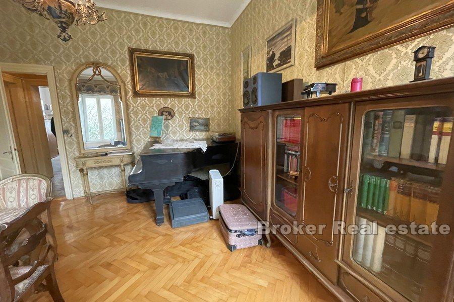 Lučac, tre-roms leilighet i steinhus