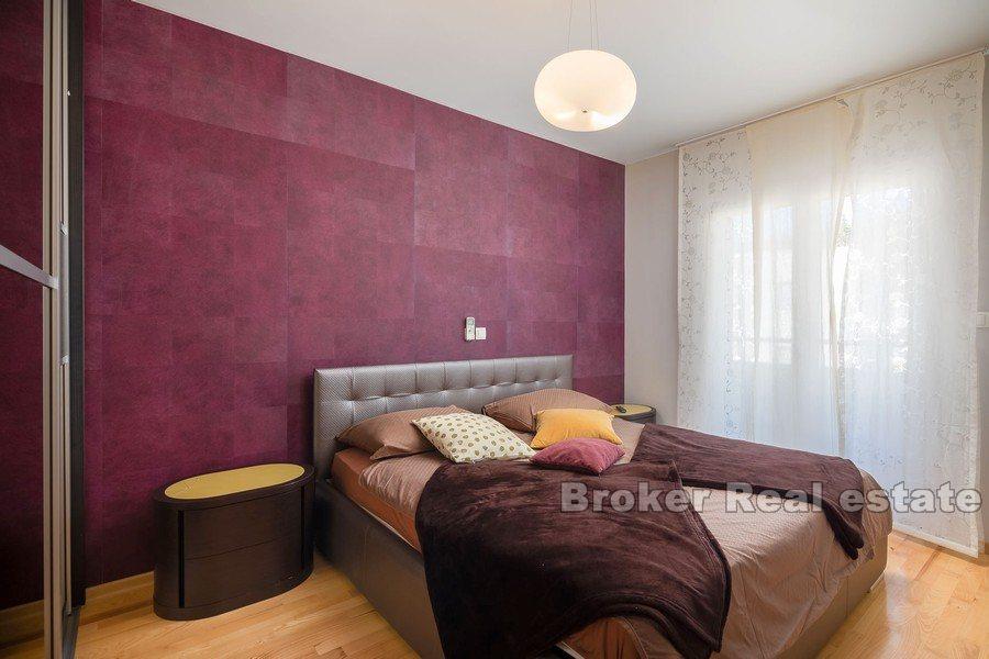 Appartamento spazioso e arredato in stile moderno
