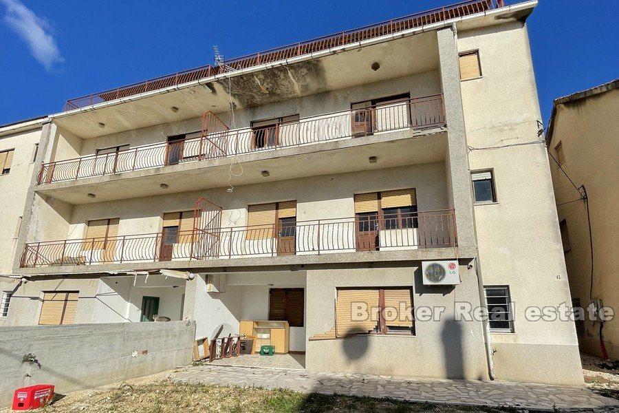House on four floors for renovation