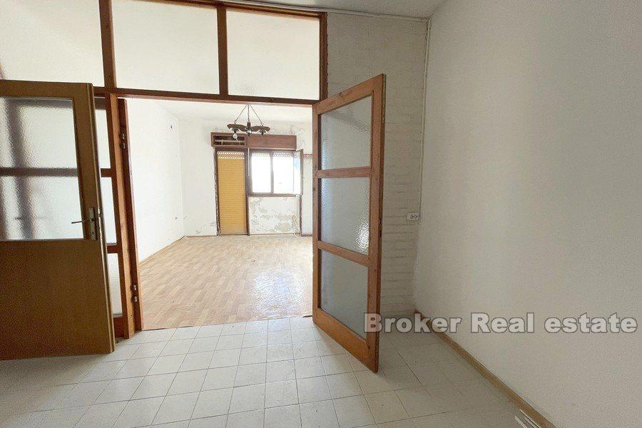 House on four floors for renovation