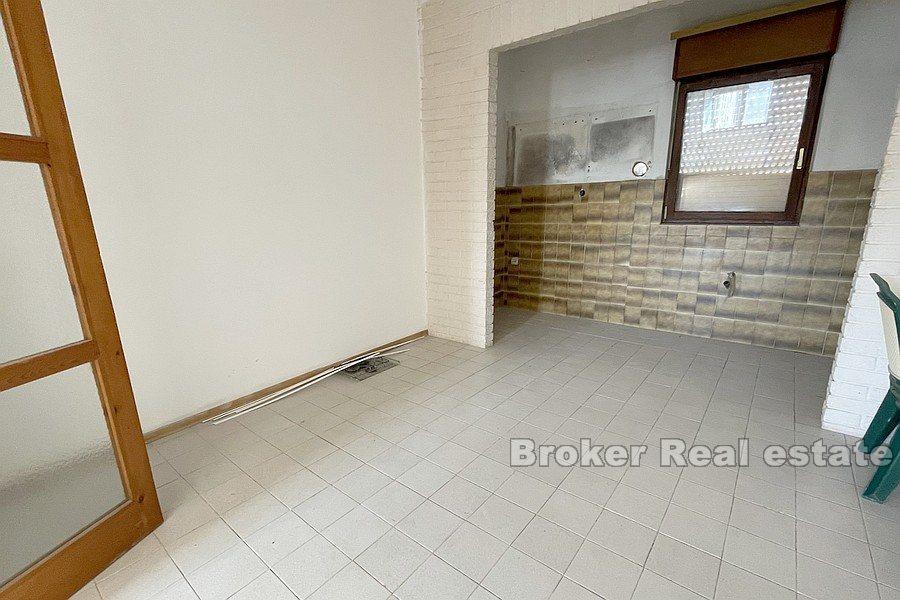 House on four floors for renovation