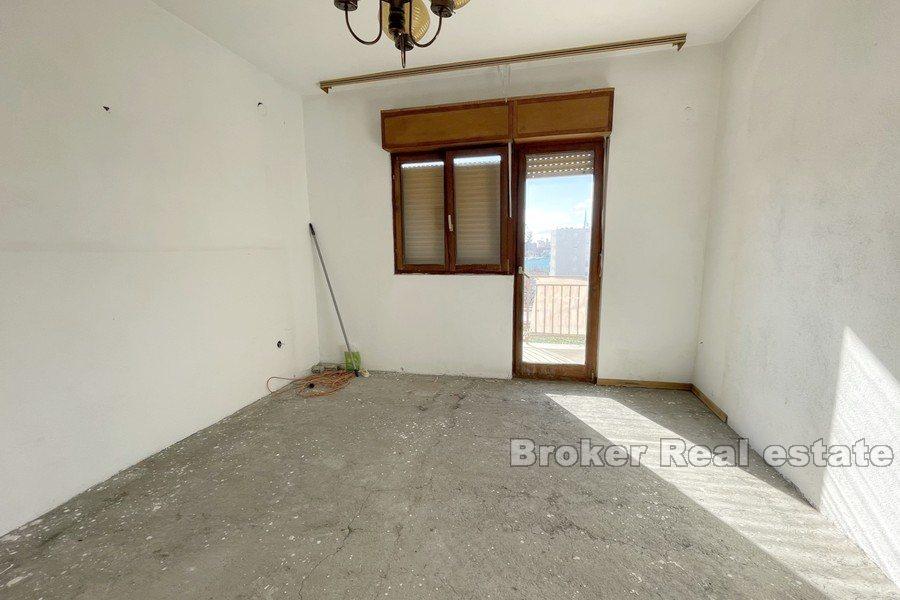 House on four floors for renovation