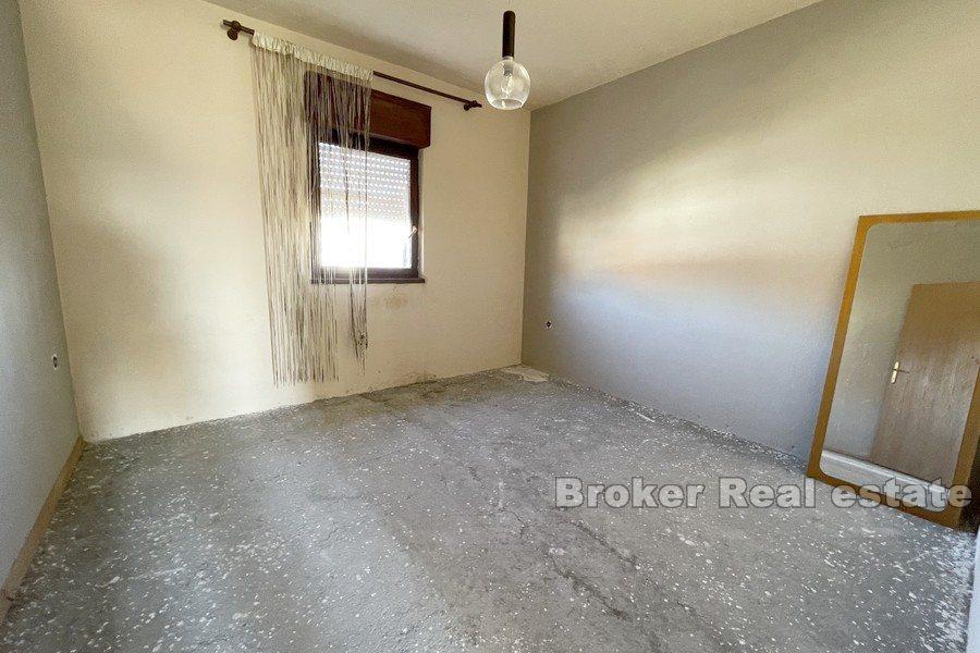 House on four floors for renovation