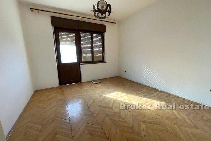 House on four floors for renovation