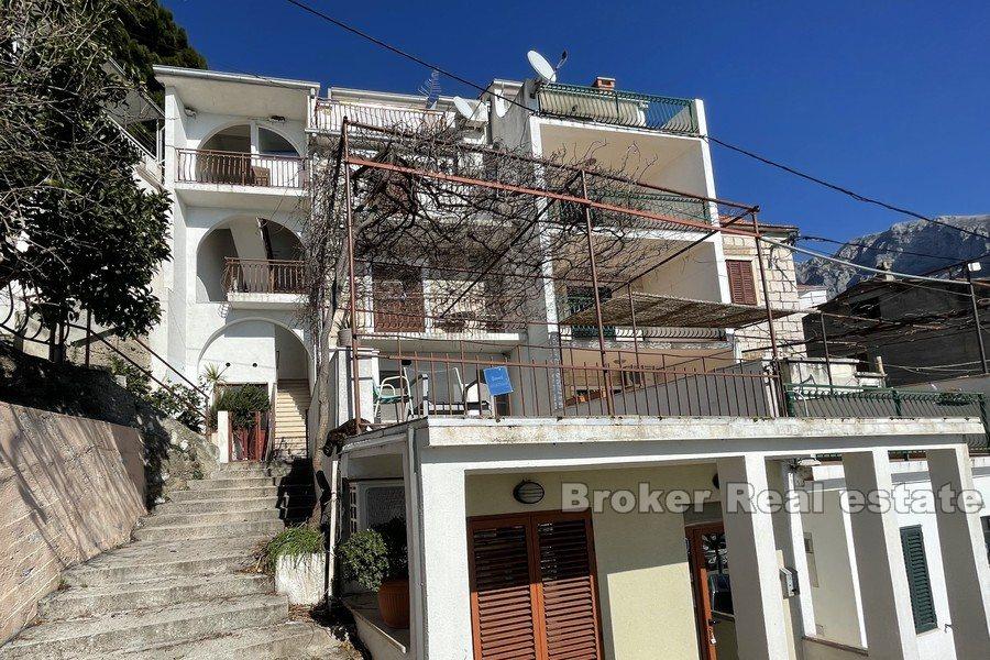 Hyreshus i första raden mot havet