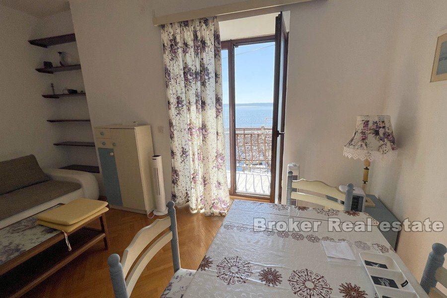 Hyreshus i första raden mot havet