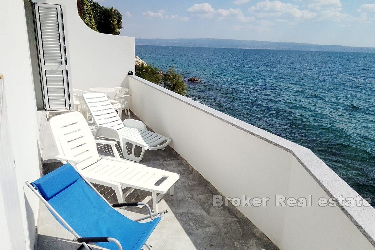 Unique real estate first row to the sea