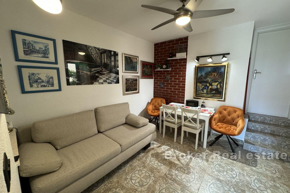 Charmigt hus med havsutsikt