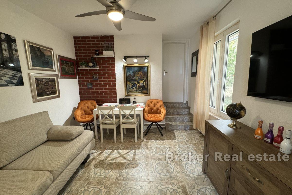 Charmigt hus med havsutsikt