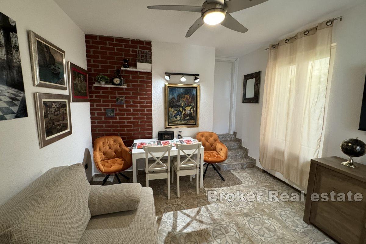 Charmigt hus med havsutsikt