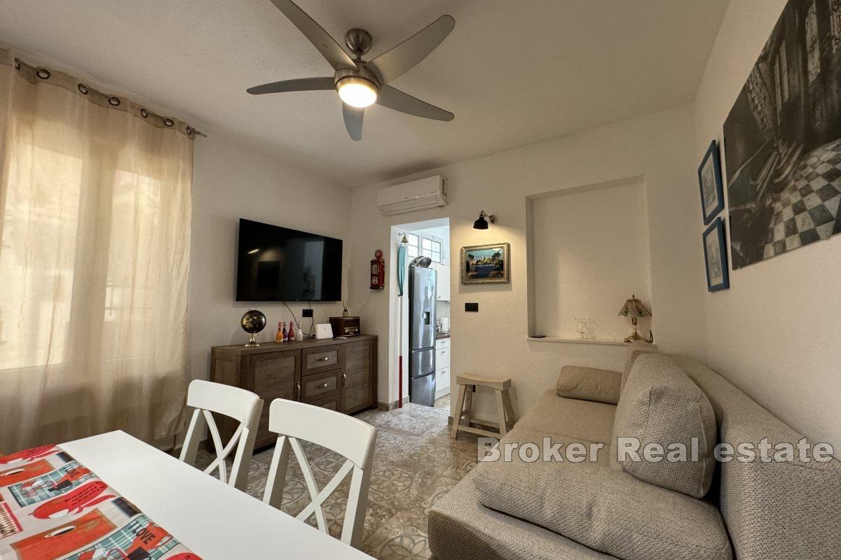 Charmigt hus med havsutsikt