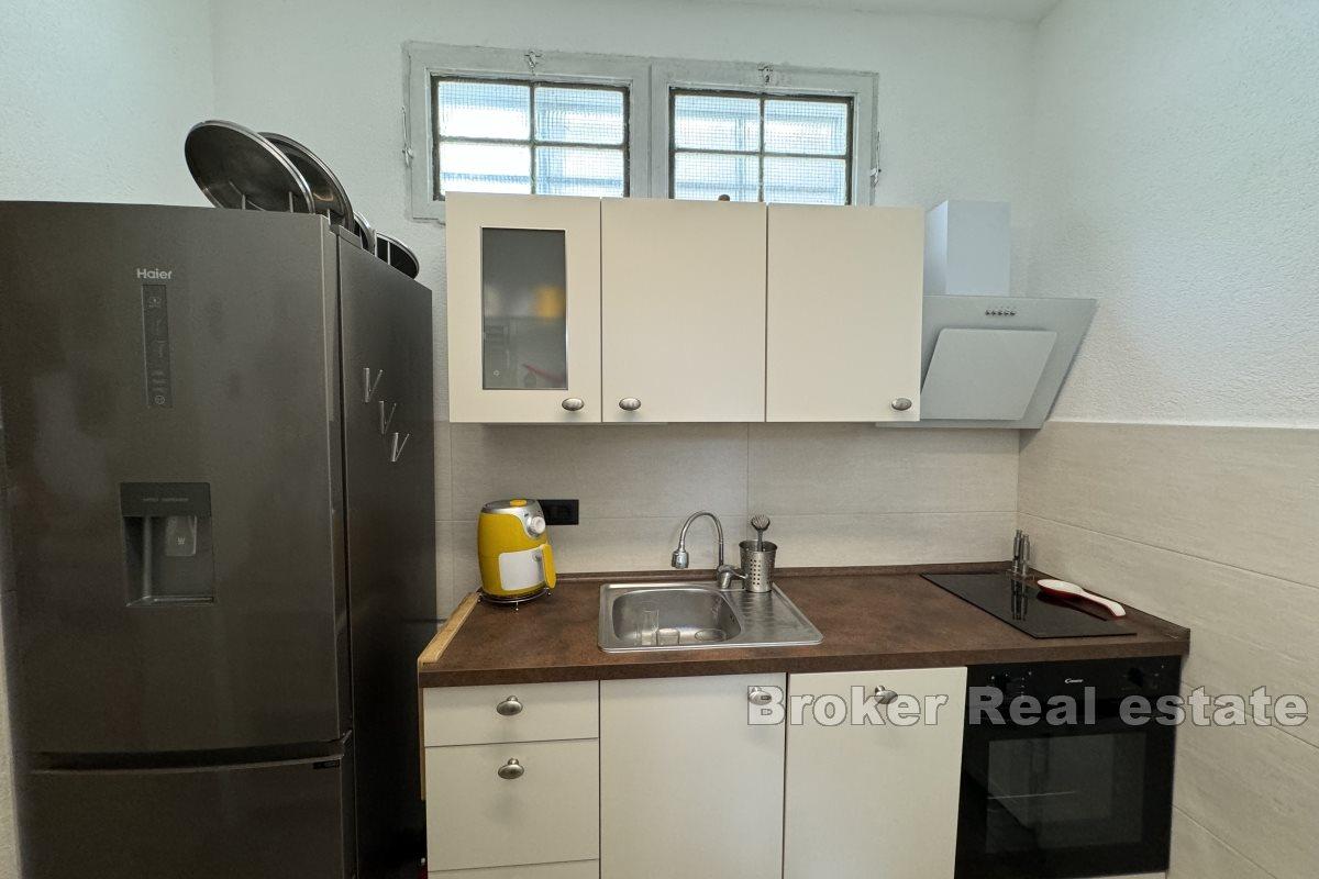 Charmigt hus med havsutsikt