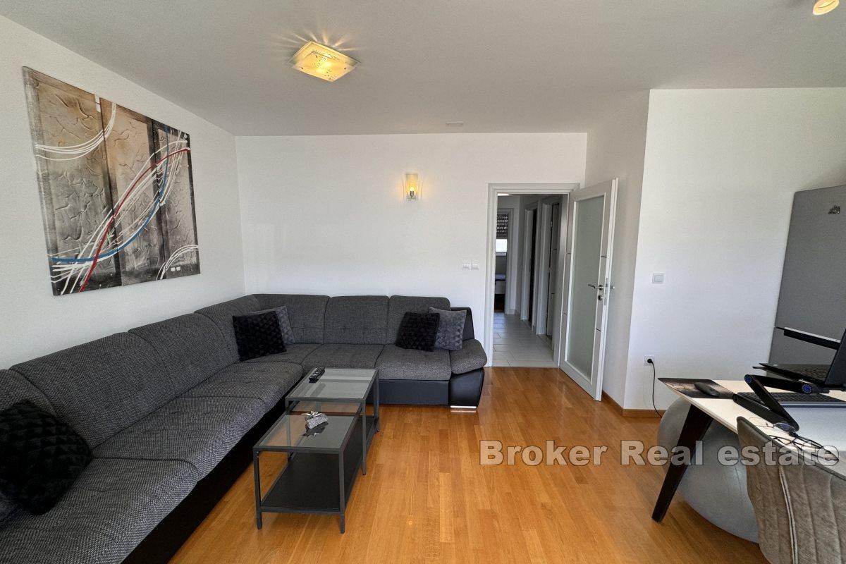 Modern eingerichtetes Apartment
