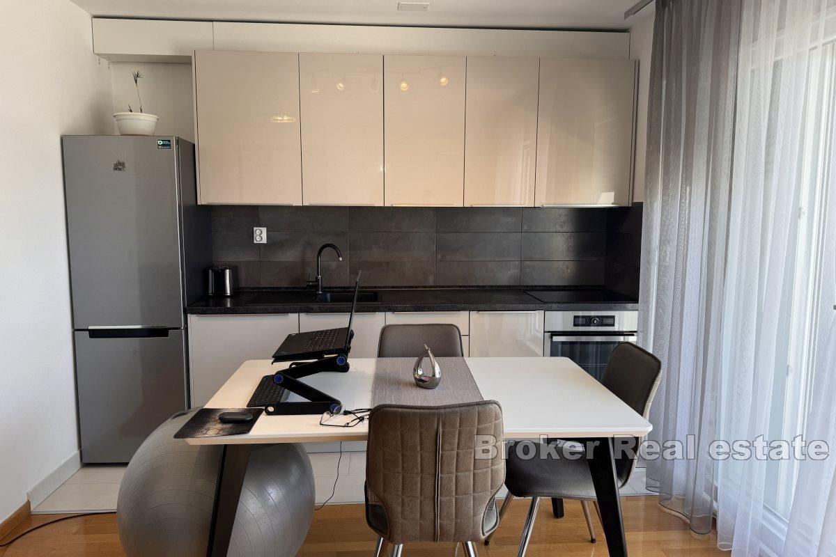 Modern eingerichtetes Apartment