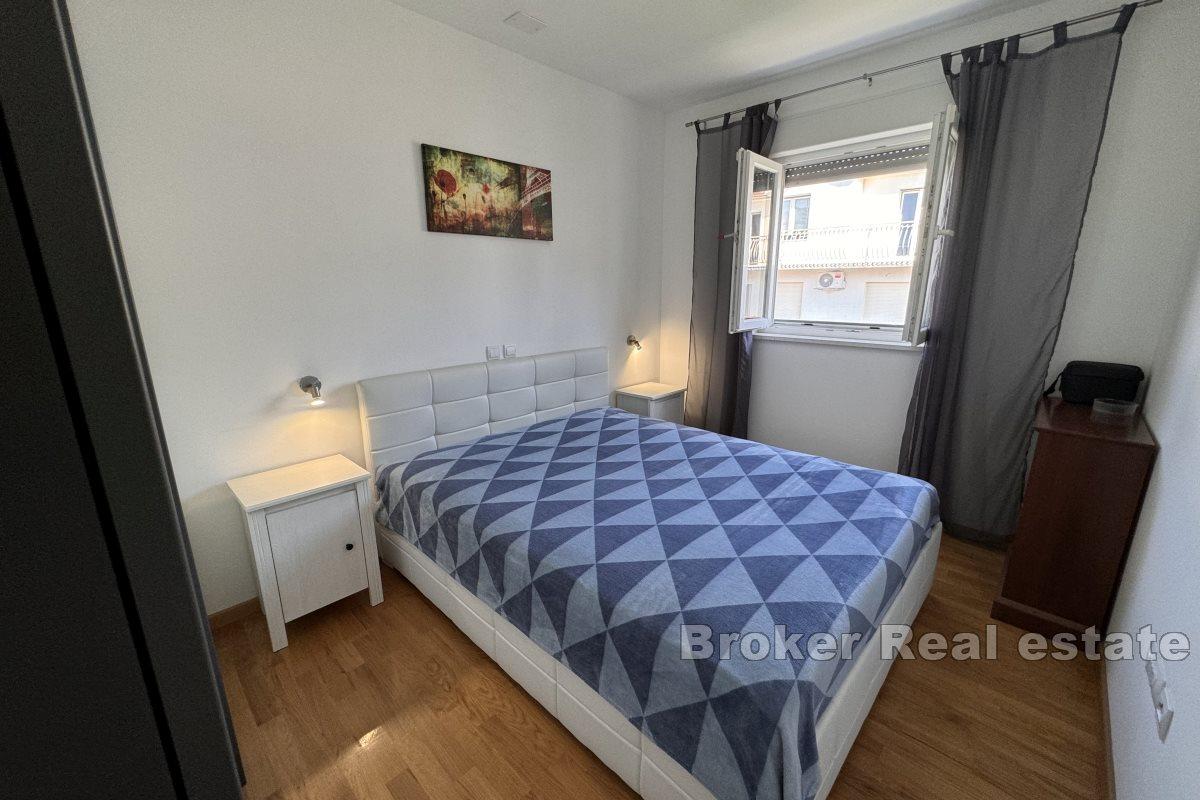 Modern eingerichtetes Apartment