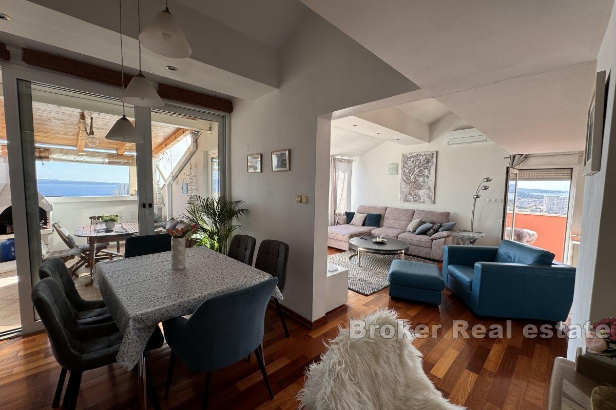 En vacker solig lägenhet med havsutsikt