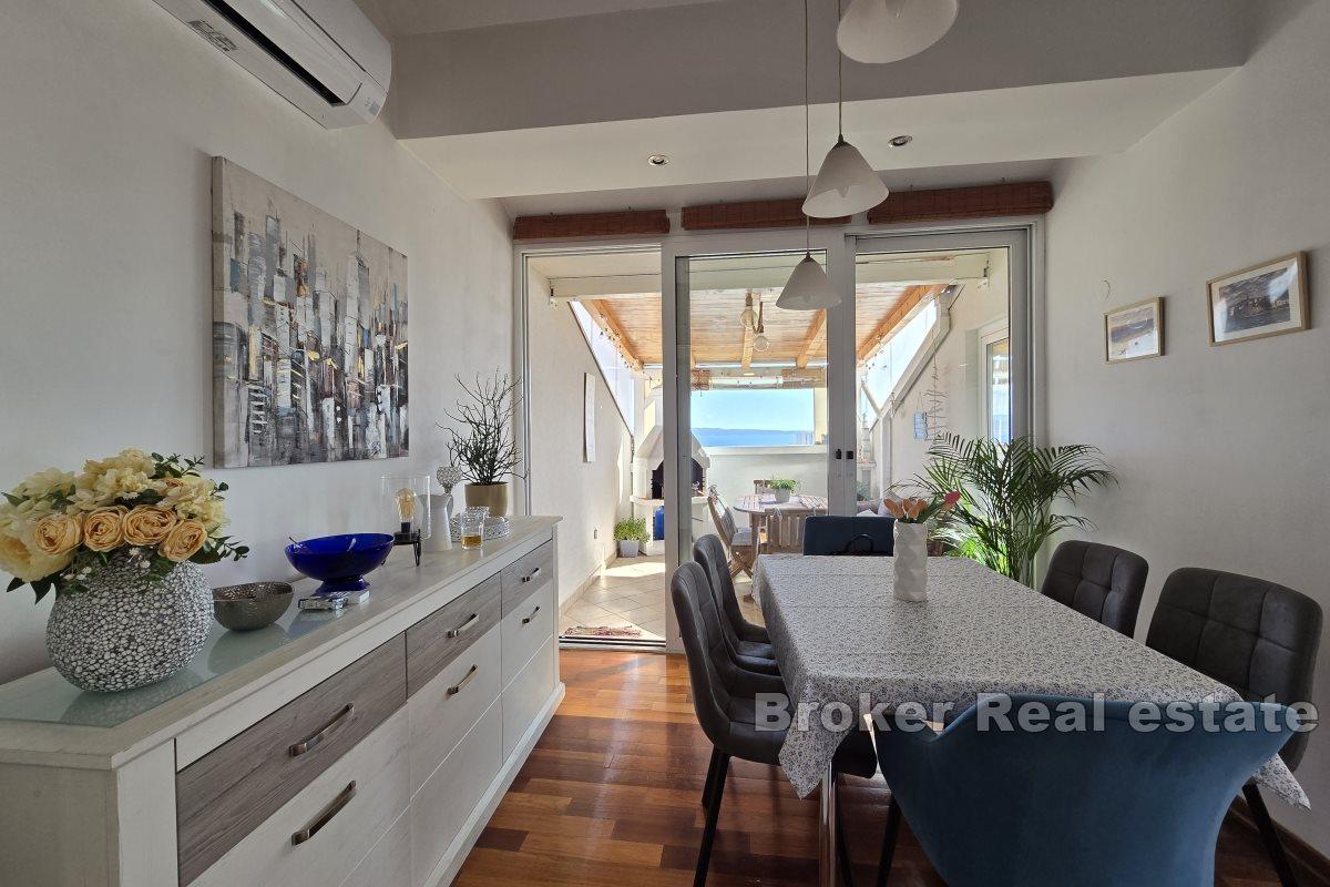 A beautiful sunny apartment with a sea view