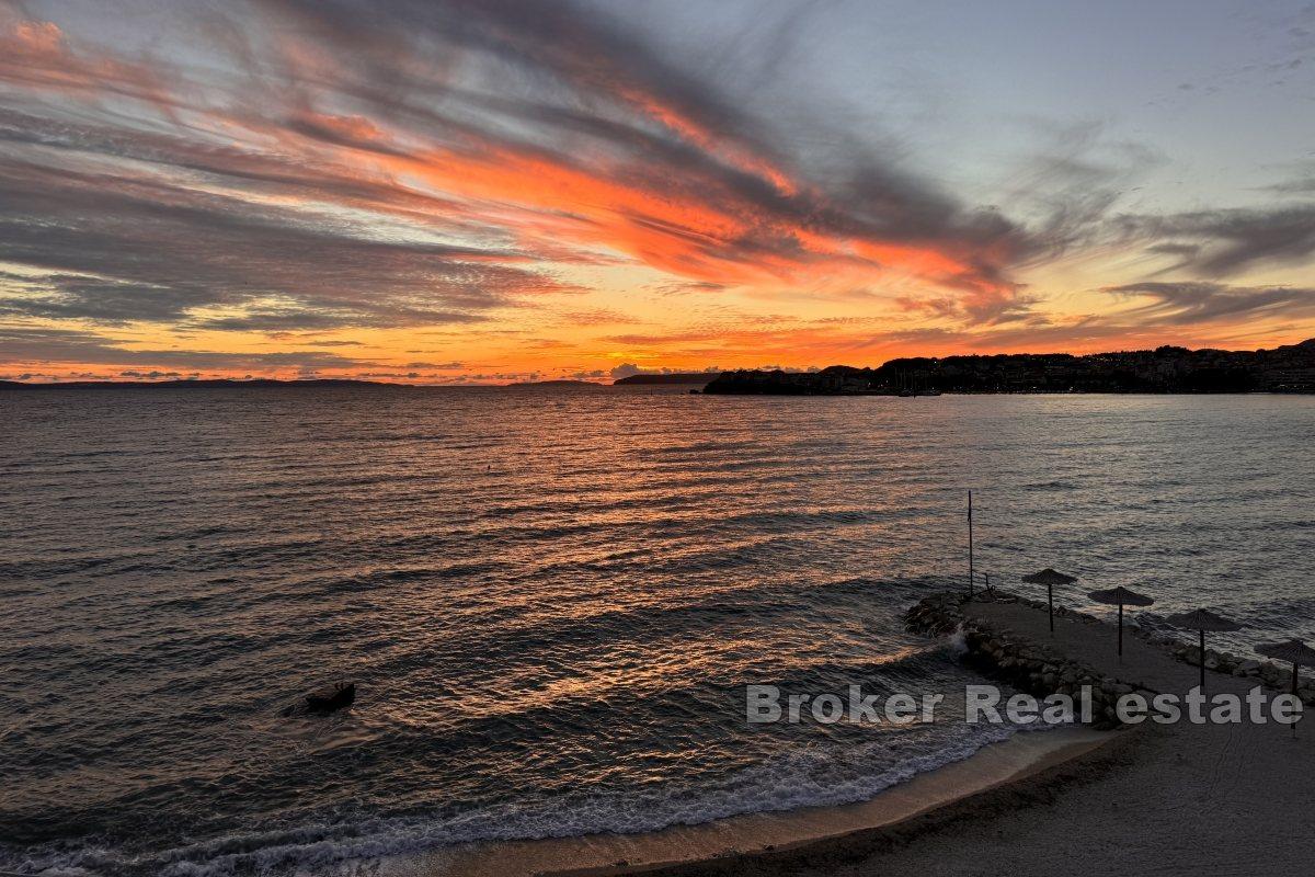 001-2036-115-Split-area-Two-story-apartment-in-the-first-row-to-the-sea-sale