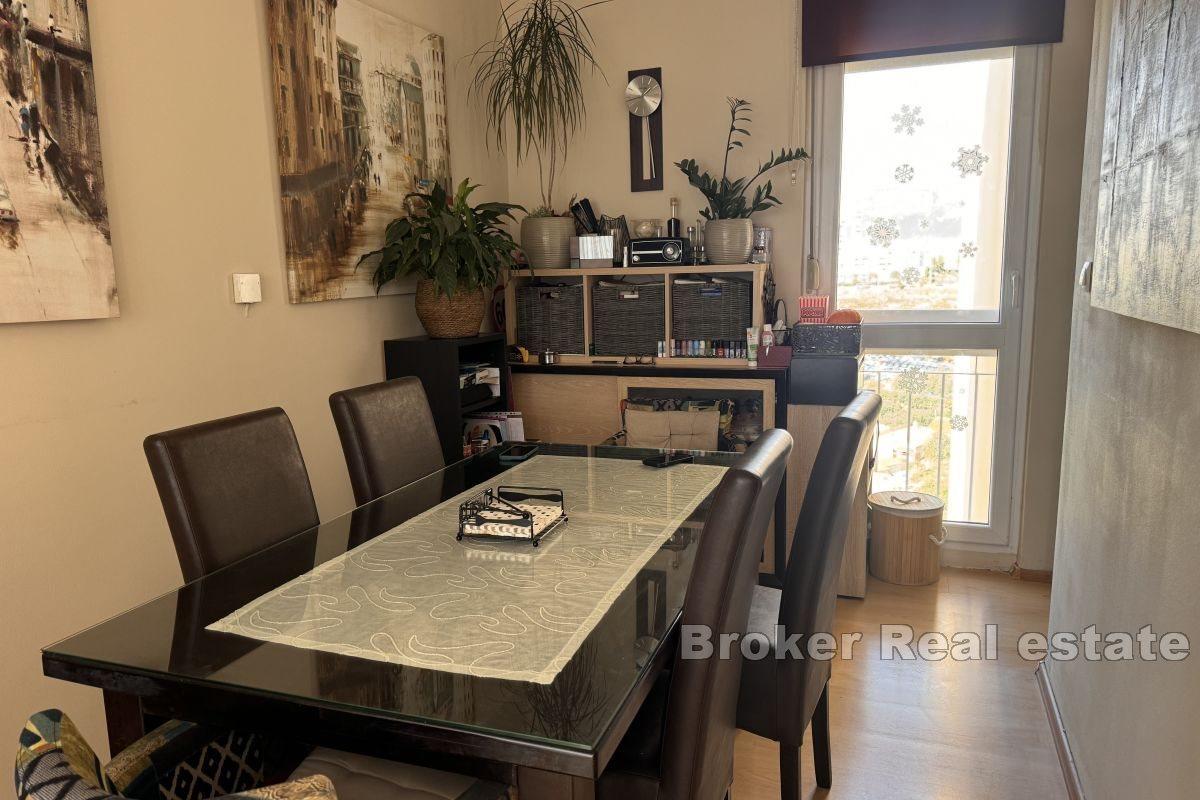 Prostorný apartmán s krásným výhledem na moře