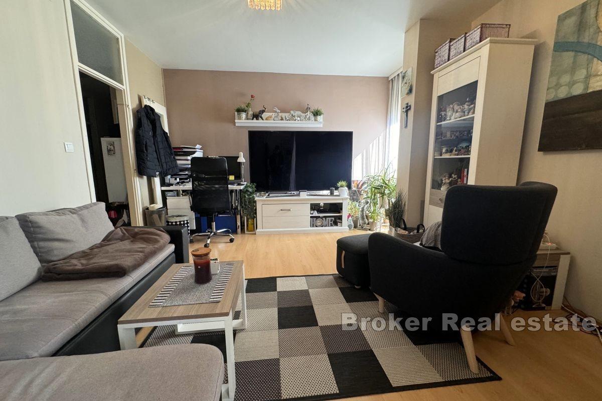 Prostorný apartmán s krásným výhledem na moře