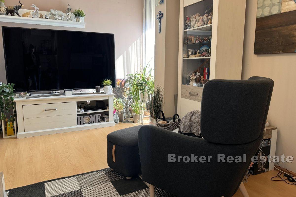 Prostorný apartmán s krásným výhledem na moře