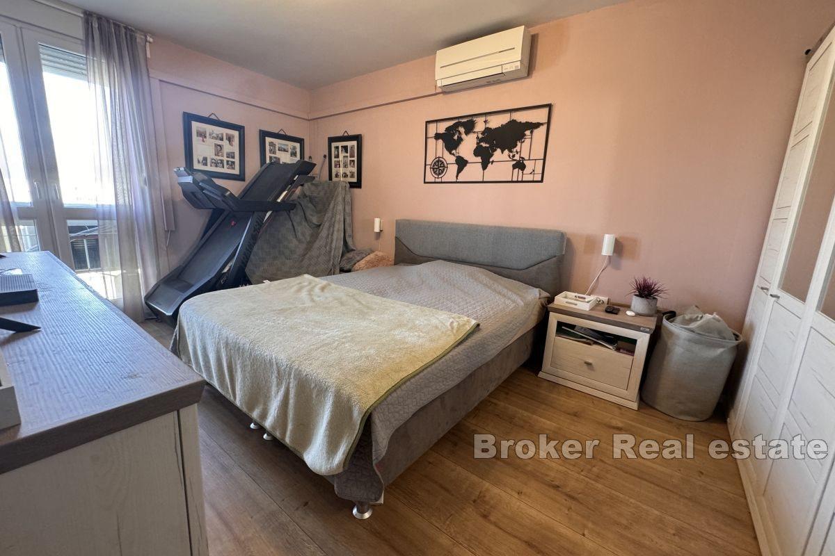 Prostorný apartmán s krásným výhledem na moře