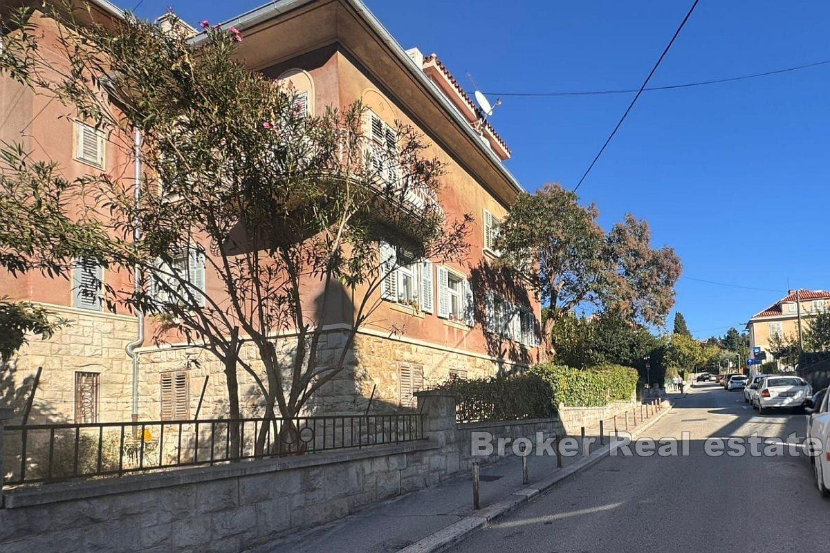 001-2036-117-Split-Spacious-for-bedroom-apartment-in-the-center-of-the-city-sale