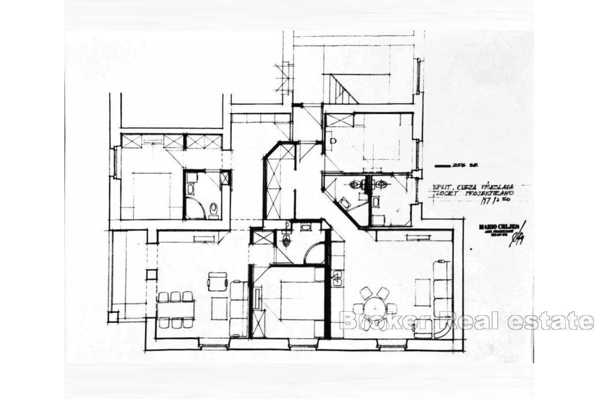 Spacious apartment for renovation