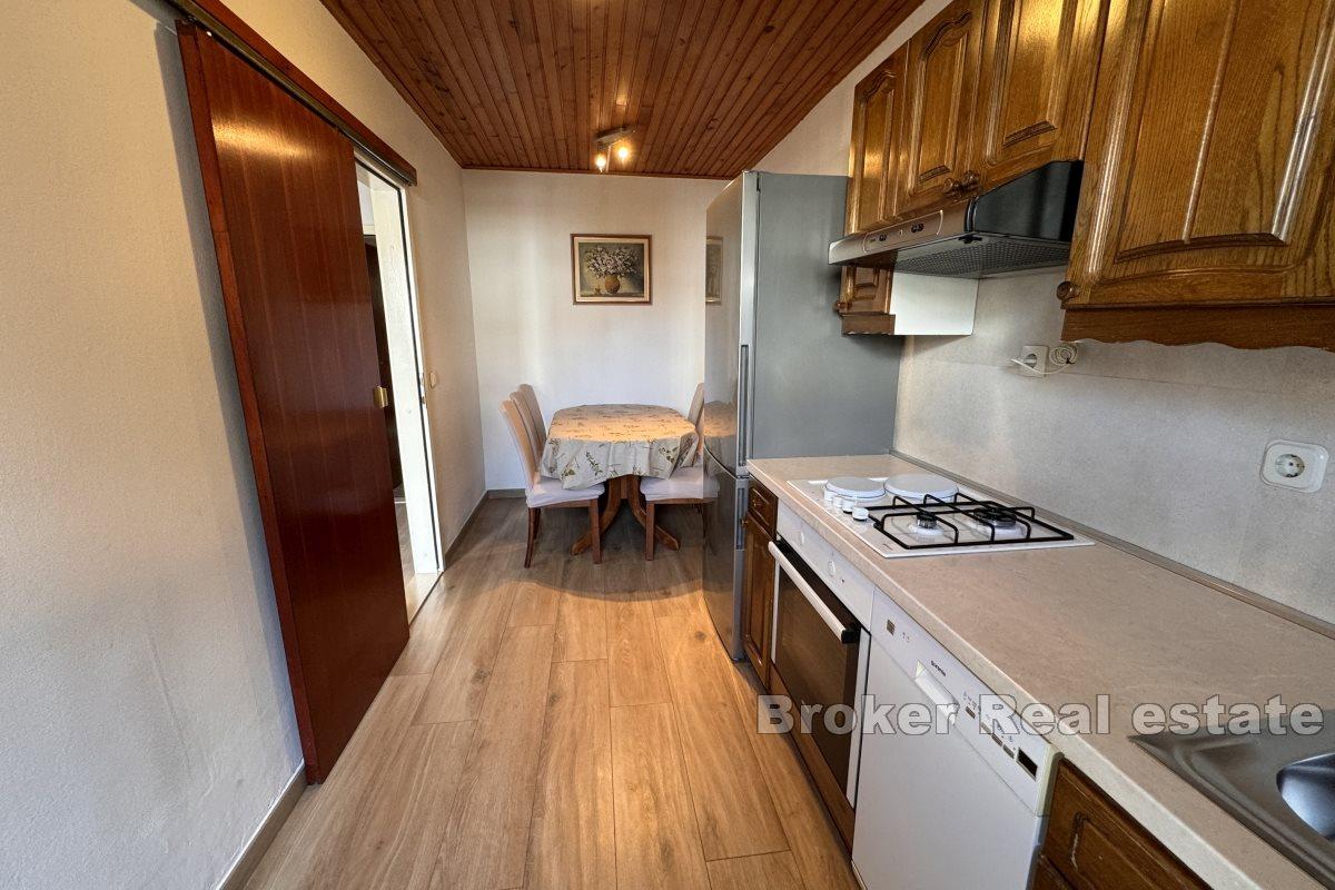 One-bedroom apartment with garden