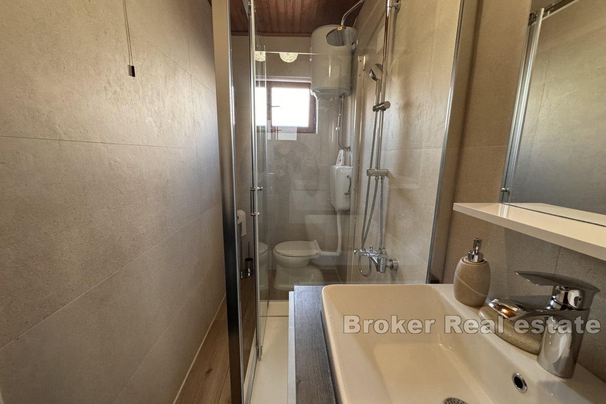 One-bedroom apartment with garden