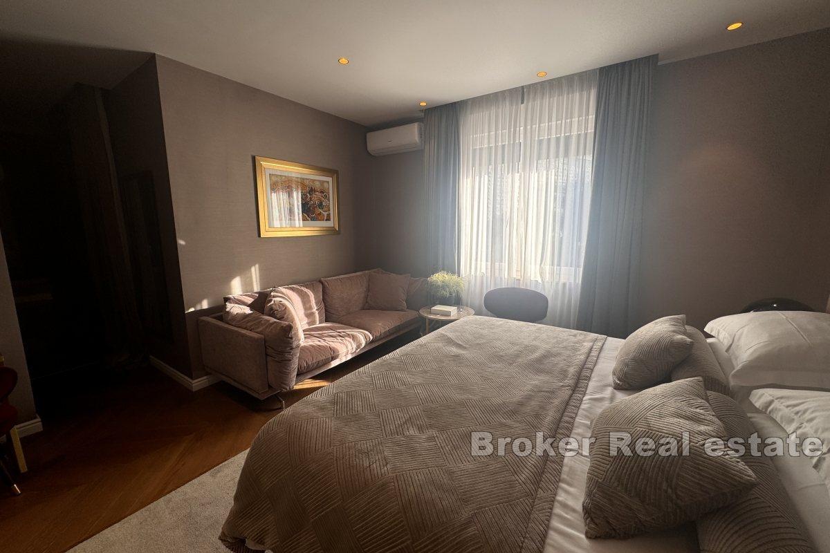 Apartment with three separate units