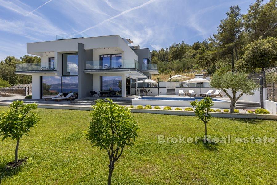 Villa de luxe avec vue dégagée sur la mer