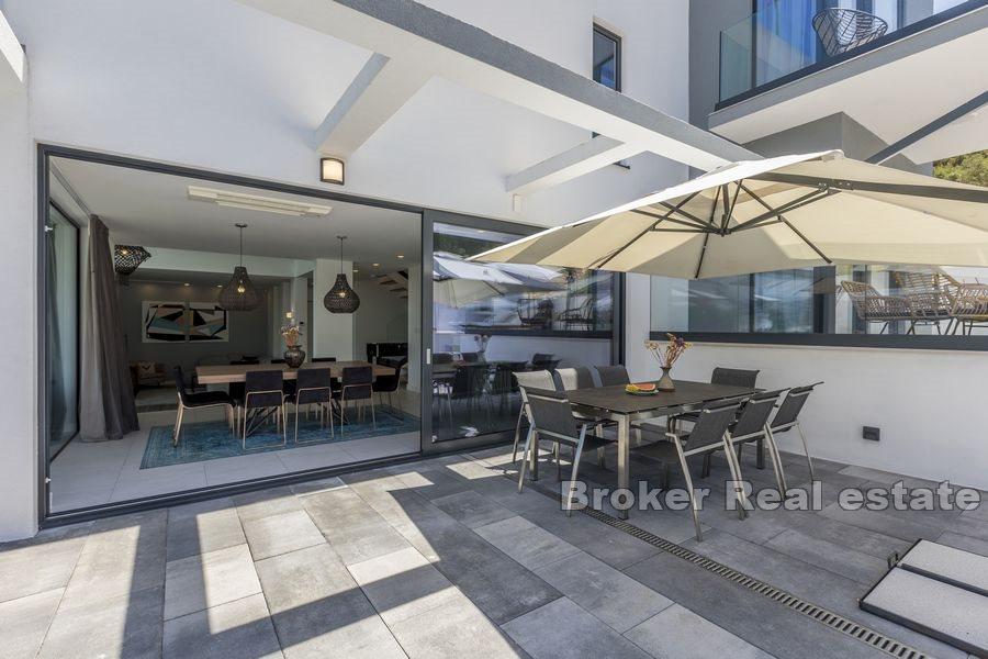 Villa de luxe avec vue dégagée sur la mer