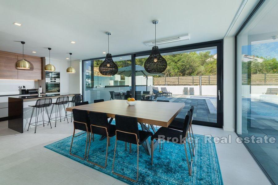 Villa de luxe avec vue dégagée sur la mer