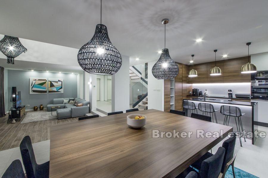 Lyxig villa med öppen havsutsikt