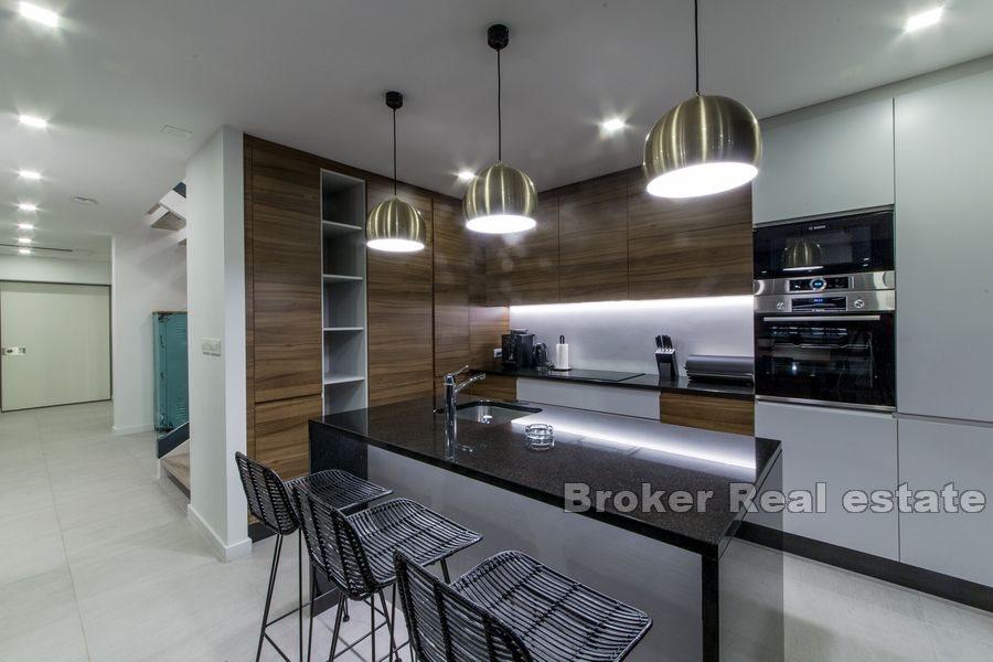 Lyxig villa med öppen havsutsikt