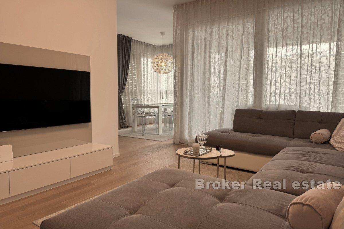 Luxury three-bedroom apartment