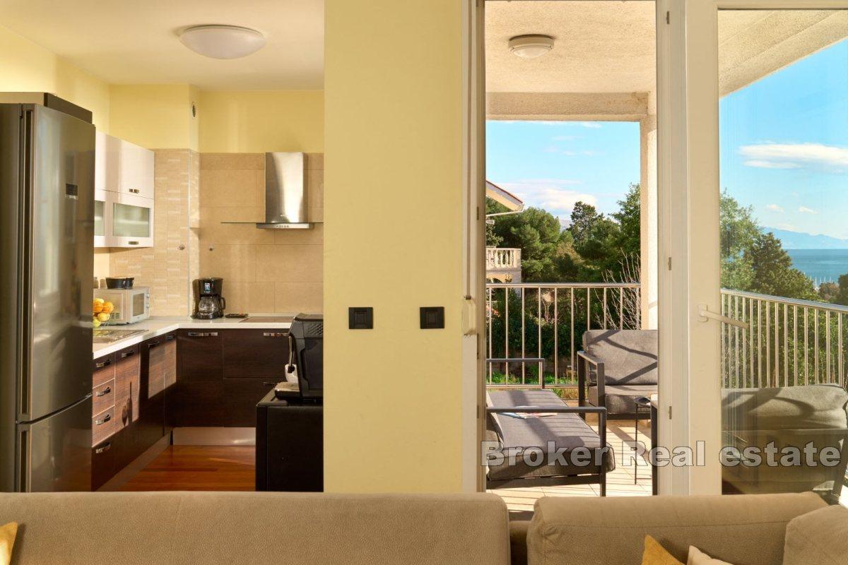 Bellissimo appartamento con tre camere da letto con vista mare