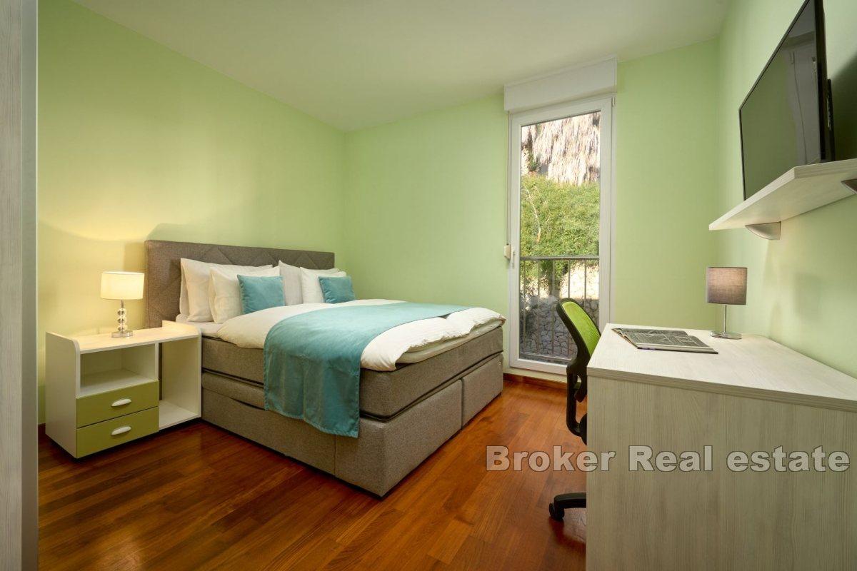 Krásný třípokojový apartmán s výhledem na moře