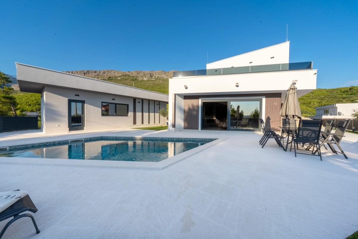 Moderne Villa mit Pool in der Nähe von Split
