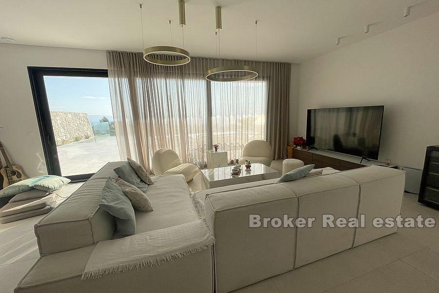 Villa with pool and open sea view