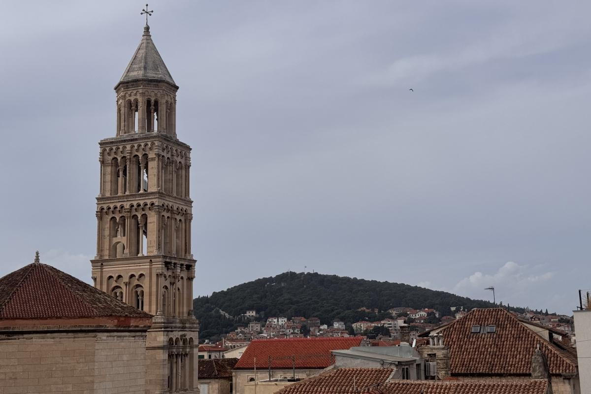 001-2036-132-Split-center-Four-bedroom-apartment-for-sale